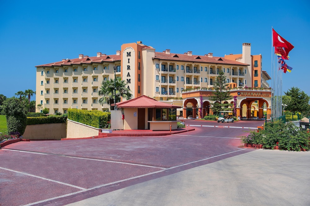 Miramare Queen Hotel - All Inclusive — Hotel building in Side