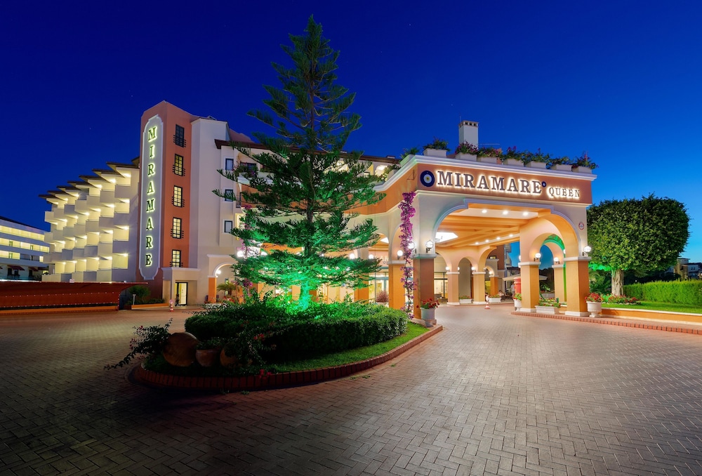 Miramare Queen Hotel - All Inclusive — Hotel building in Side