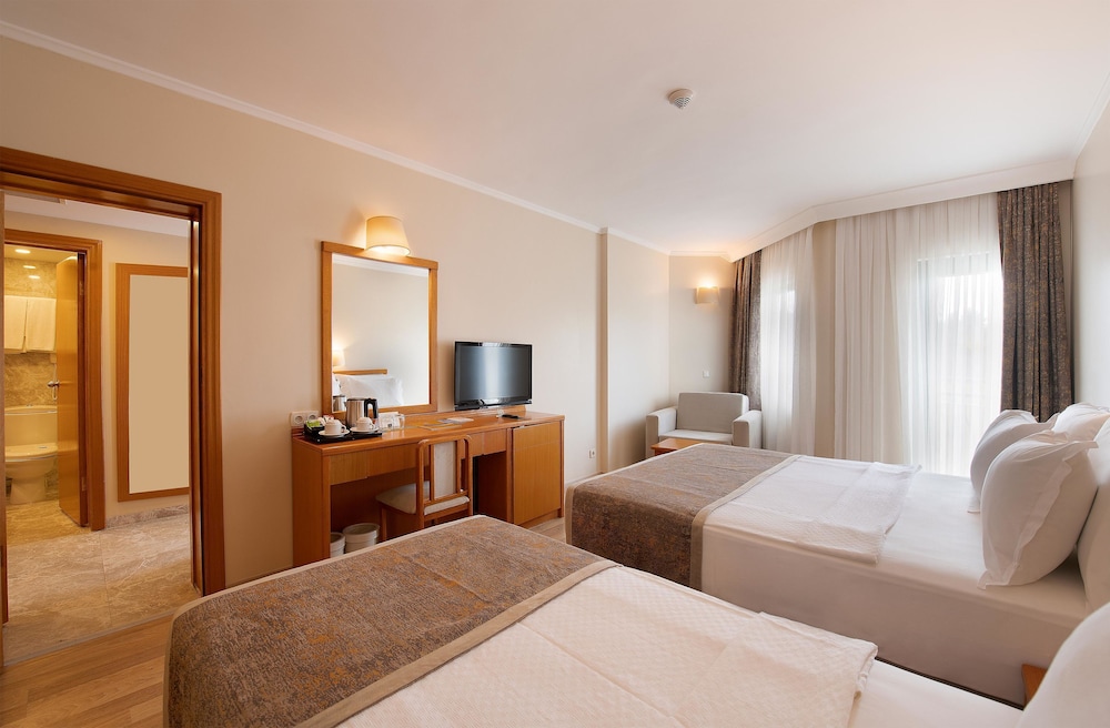 Miramare Queen Hotel - All Inclusive — Hotel rooms in Side