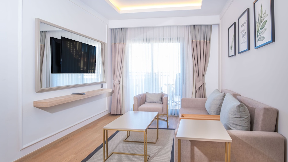 Miramare Queen Hotel - All Inclusive — Hotel rooms in Side