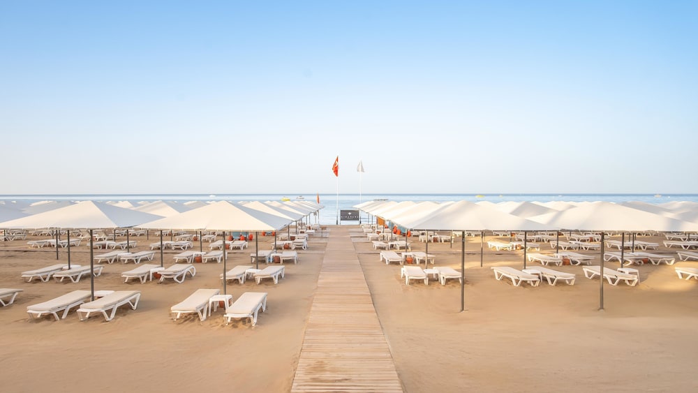 Miramare Queen Hotel - All Inclusive — Beach in Side