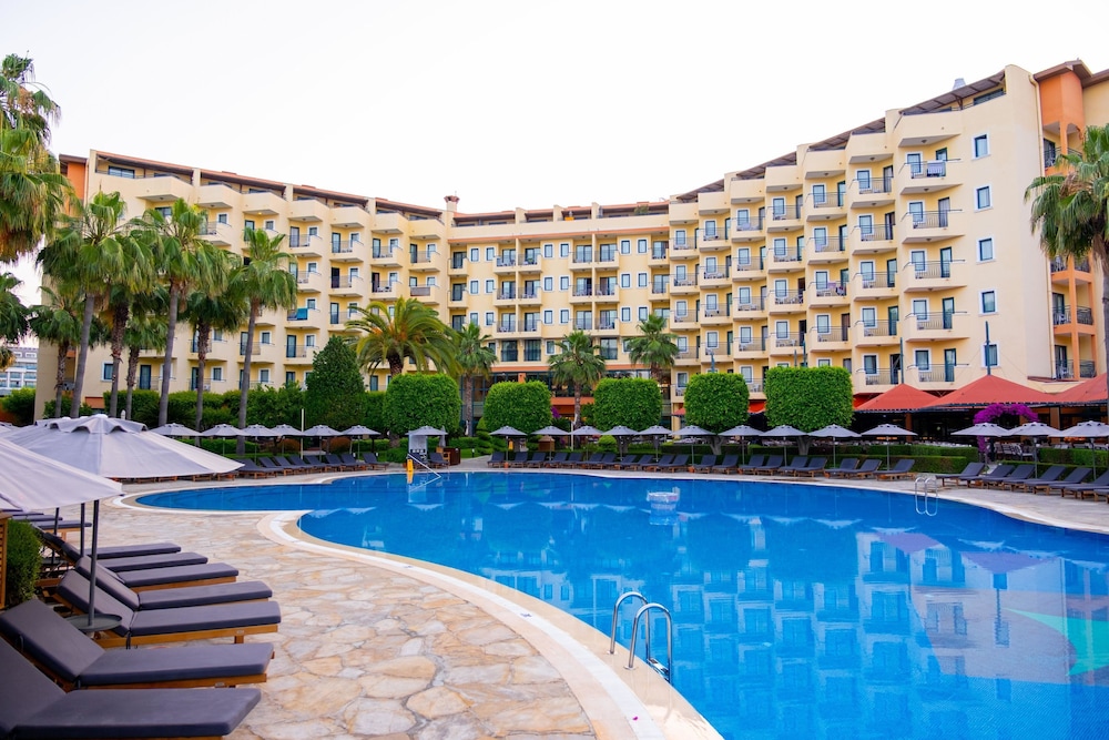 Miramare Queen Hotel - All Inclusive — Swimming pool in Side