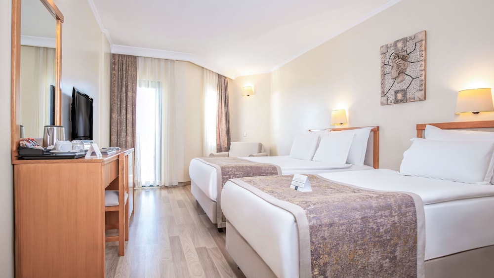 Miramare Queen Hotel - All Inclusive — Hotel rooms in Side
