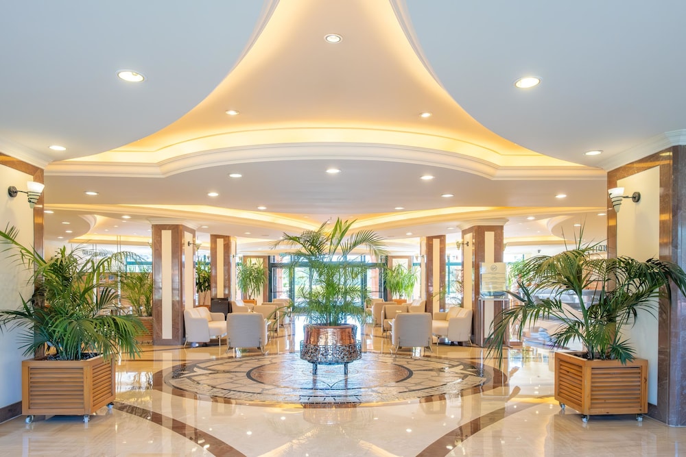 Miramare Queen Hotel - All Inclusive — Hotel building in Side