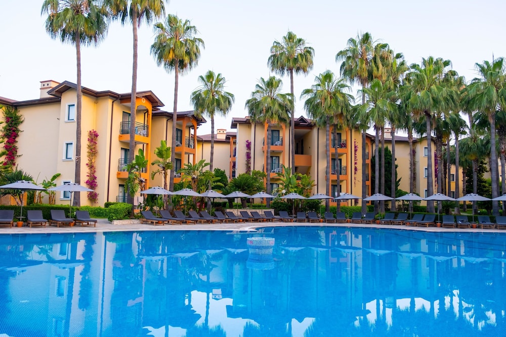 Miramare Queen Hotel - All Inclusive — Swimming pool in Side