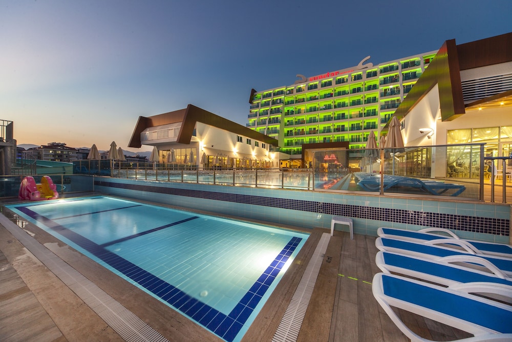 Sun Star Resort — Swimming pool in Alanya