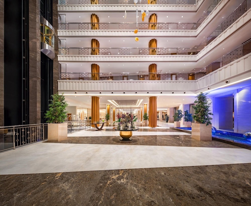Trendy Lara Hotel — Hotel building in Belek