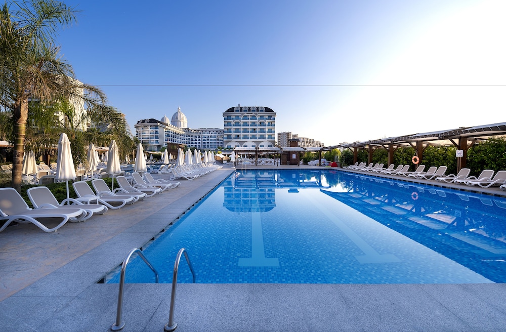 Adalya Elite Lara Hotel - All Inclusive — Swimming pool in Lara