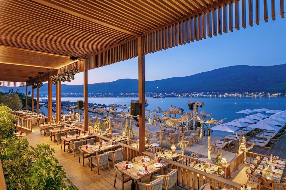 Titanic Luxury Collection Bodrum - All inclusive — Restaurant & bars in Milas, Mugla