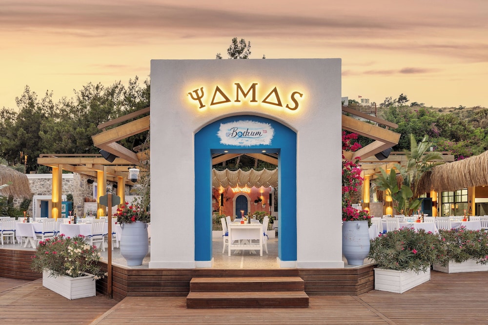 Titanic Luxury Collection Bodrum - All inclusive — Restaurant & bars in Milas, Mugla
