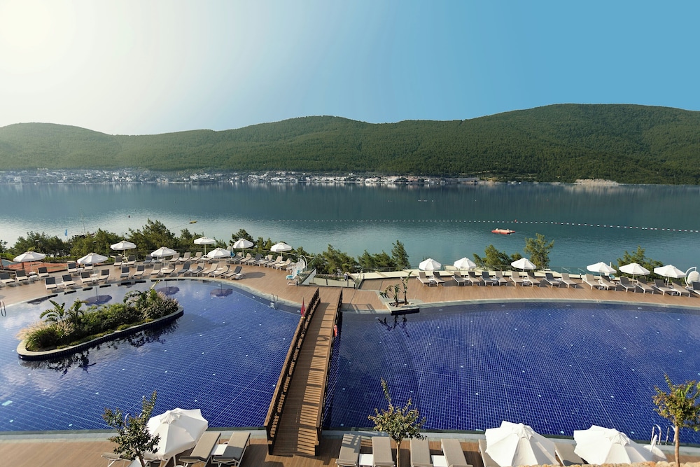 Titanic Luxury Collection Bodrum - All inclusive — Swimming pool in Milas, Mugla