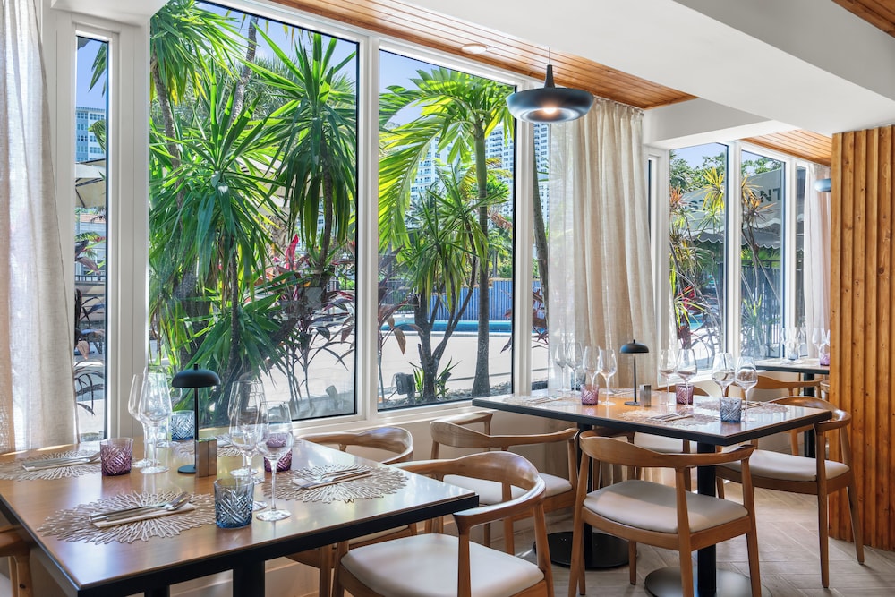 The Garden Hotel & Resort — Restaurant & bars in Fort Lauderdale, Florida