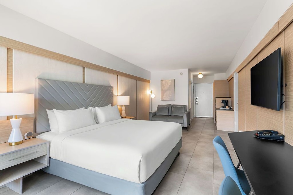 The Garden Hotel & Resort — Hotel rooms in Fort Lauderdale, Florida