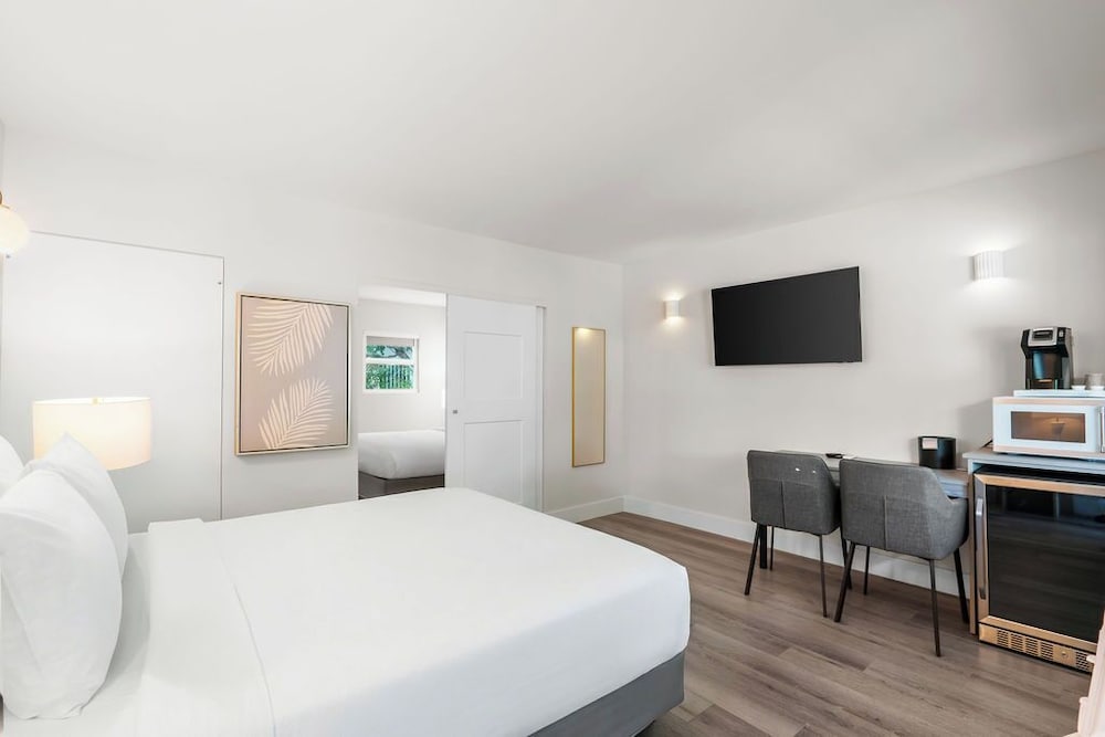 The Garden Hotel & Resort — Hotel rooms in Fort Lauderdale, Florida