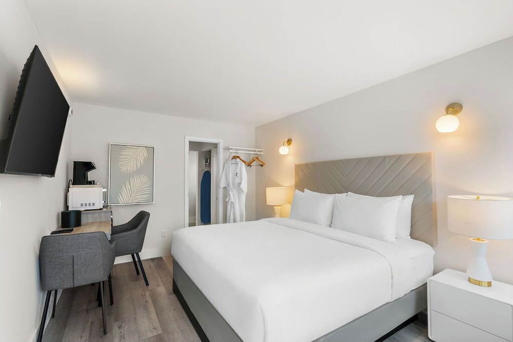 The Garden Hotel & Resort — Hotel rooms in Fort Lauderdale, Florida