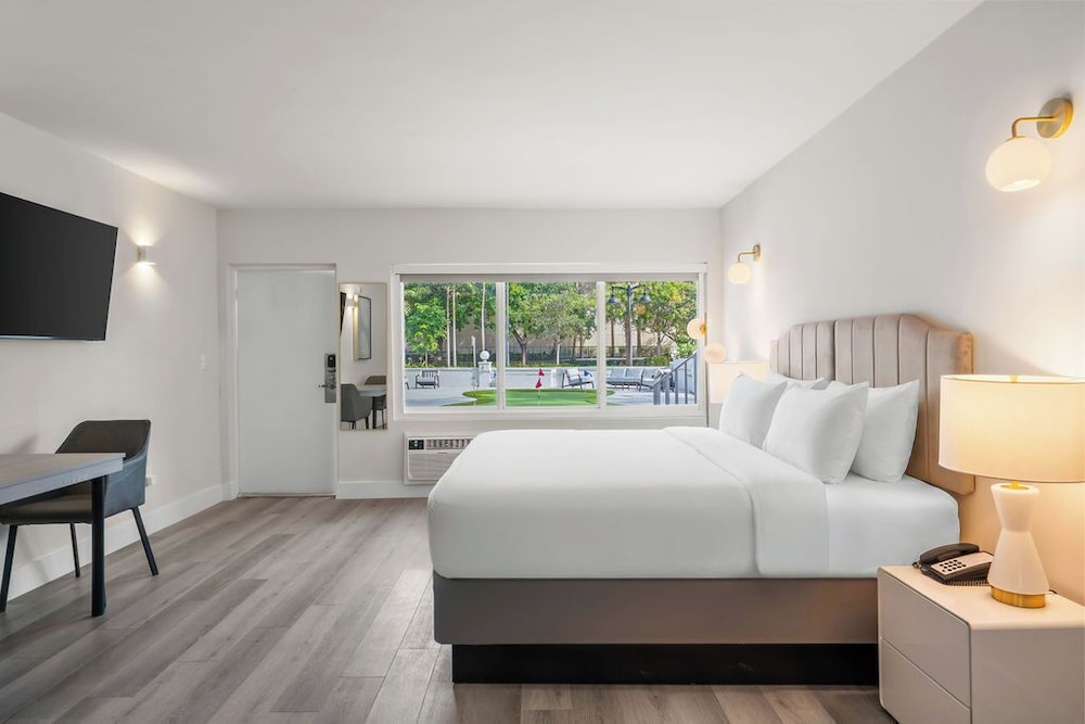 The Garden Hotel & Resort — Hotel rooms in Fort Lauderdale, Florida