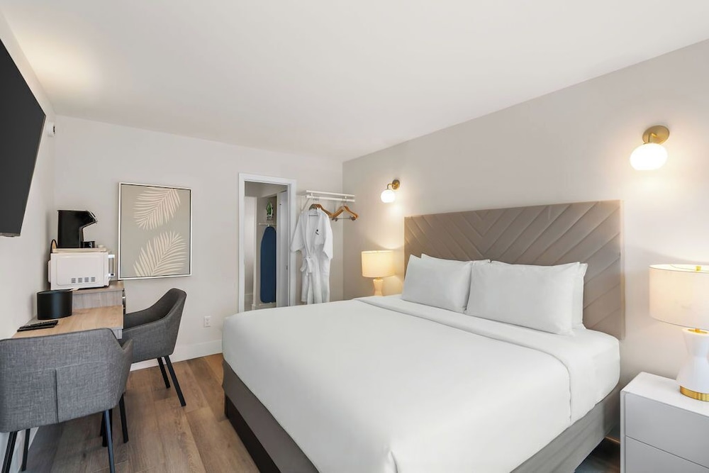 The Garden Hotel & Resort — Hotel rooms in Fort Lauderdale, Florida