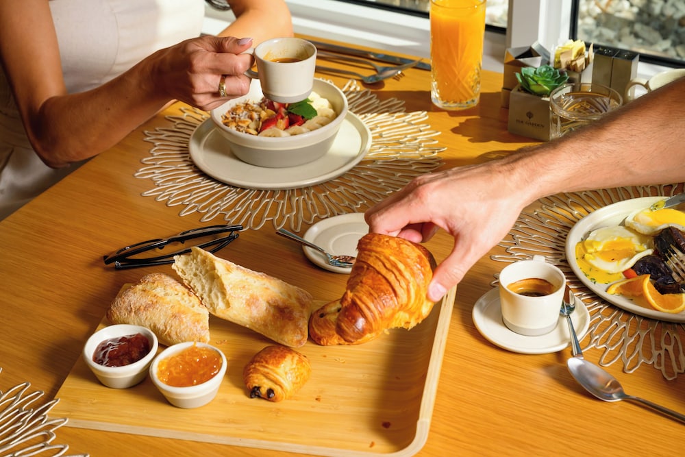The Garden Hotel & Resort — Restaurant & bars in Fort Lauderdale, Florida