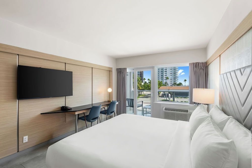 The Garden Hotel & Resort — Hotel rooms in Fort Lauderdale, Florida