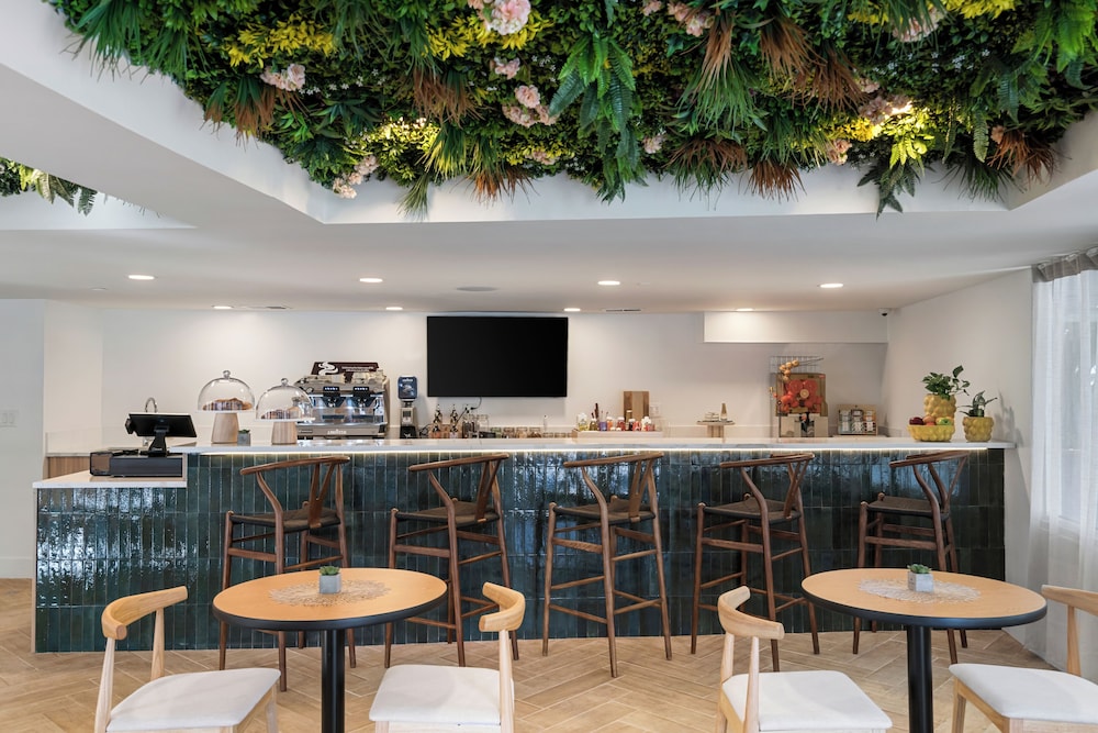 The Garden Hotel & Resort — Restaurant & bars in Fort Lauderdale, Florida
