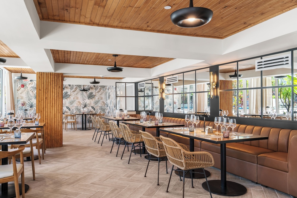 The Garden Hotel & Resort — Restaurant & bars in Fort Lauderdale, Florida