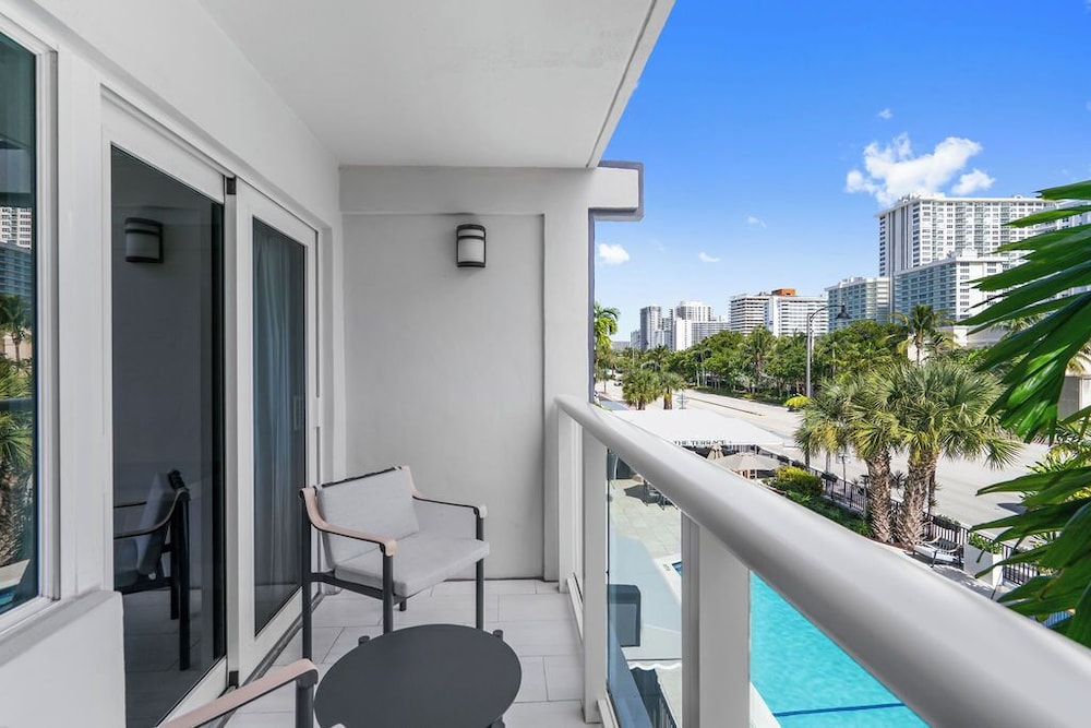 The Garden Hotel & Resort — Hotel rooms in Fort Lauderdale, Florida