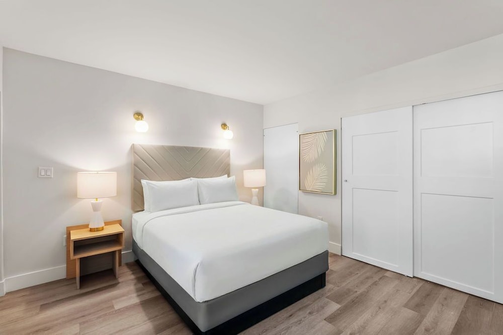 The Garden Hotel & Resort — Hotel rooms in Fort Lauderdale, Florida