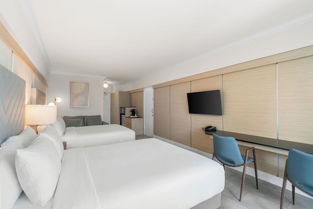 The Garden Hotel & Resort — Hotel rooms in Fort Lauderdale, Florida