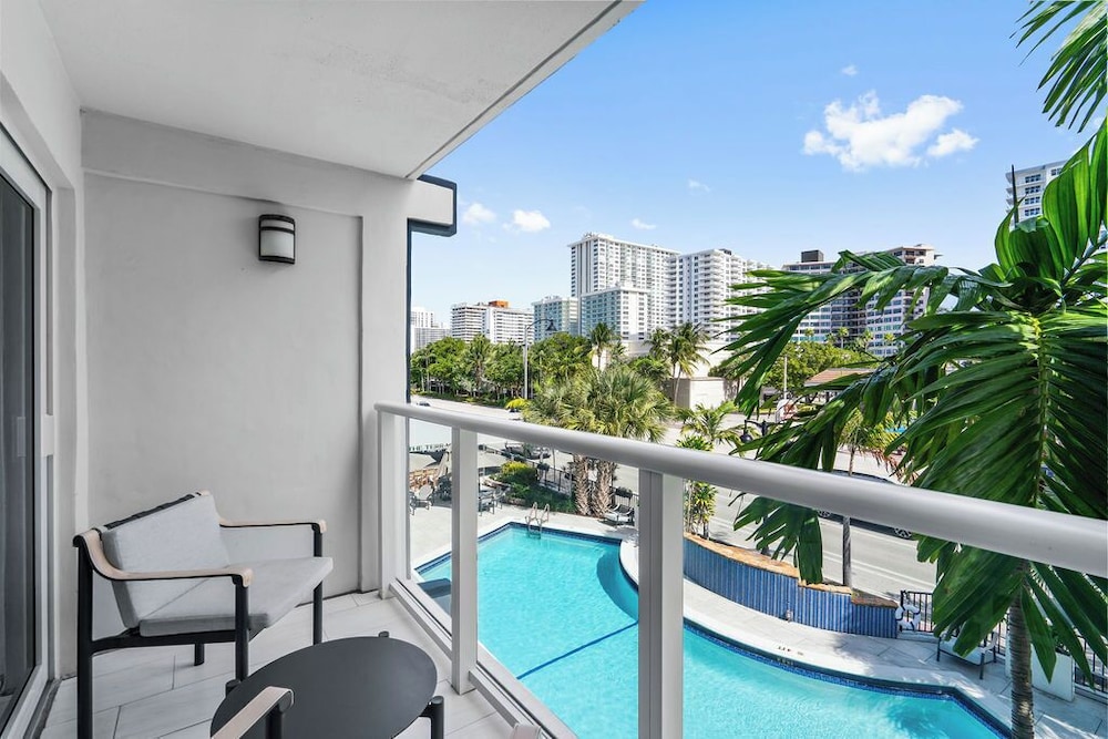 The Garden Hotel & Resort — Hotel rooms in Fort Lauderdale, Florida