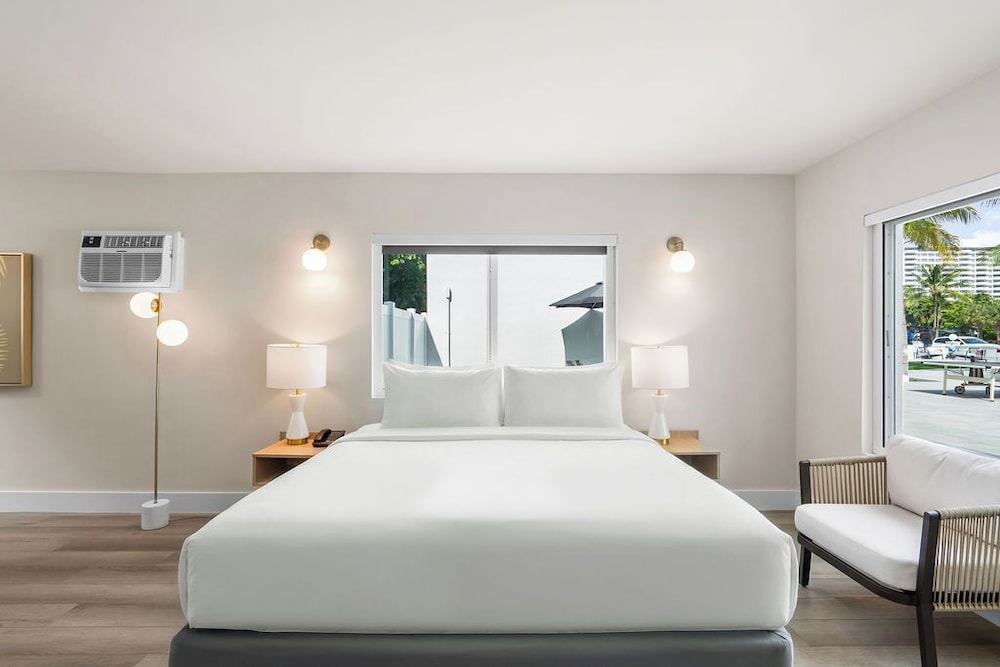 The Garden Hotel & Resort — Hotel rooms in Fort Lauderdale, Florida