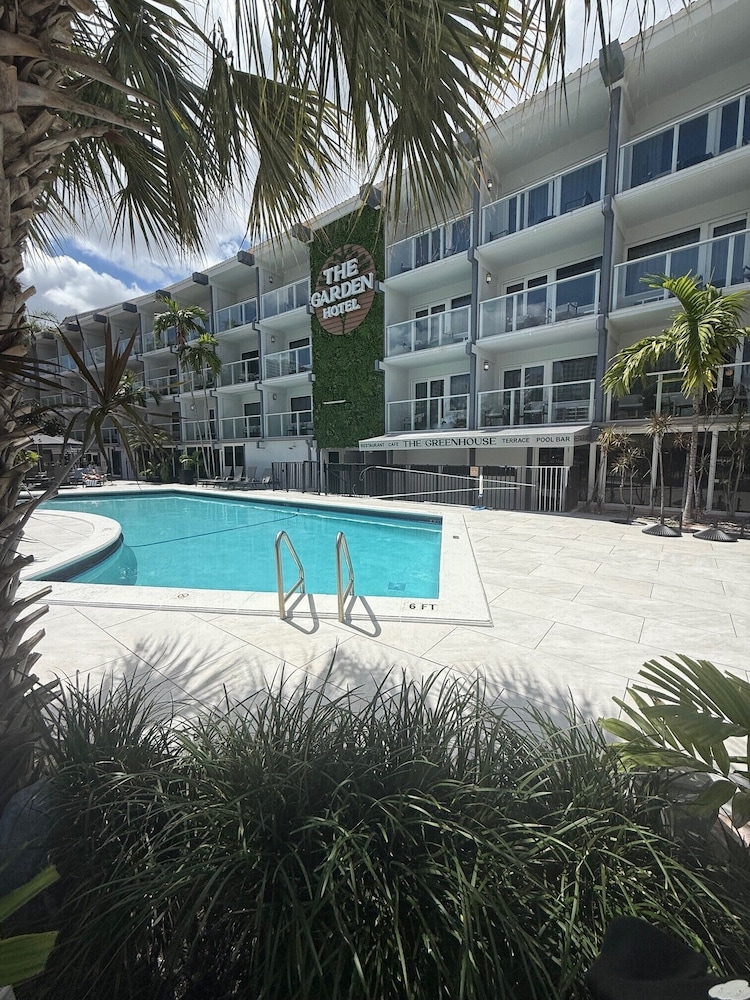 The Garden Hotel & Resort — Swimming pool in Fort Lauderdale, Florida