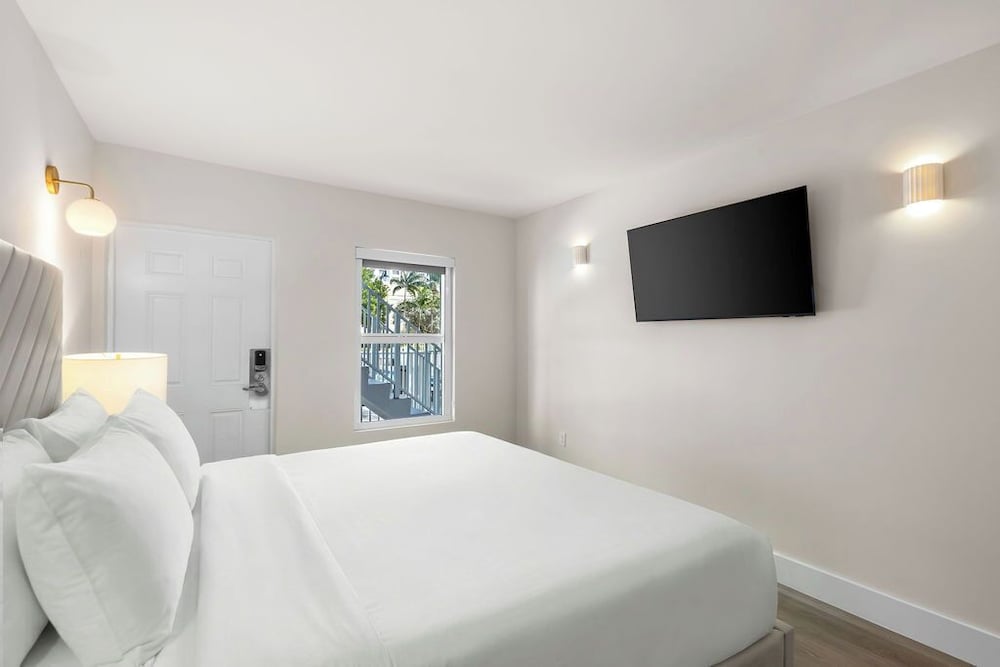The Garden Hotel & Resort — Hotel rooms in Fort Lauderdale, Florida