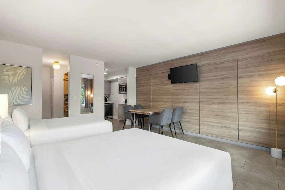 The Garden Hotel & Resort — Hotel rooms in Fort Lauderdale, Florida