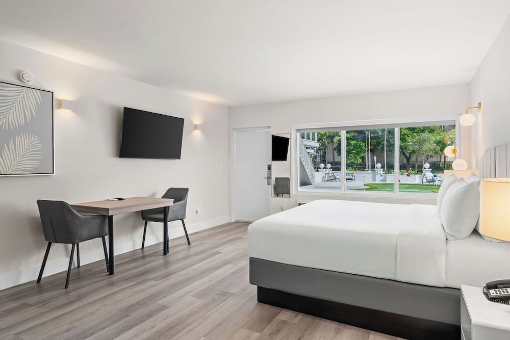The Garden Hotel & Resort — Hotel rooms in Fort Lauderdale, Florida