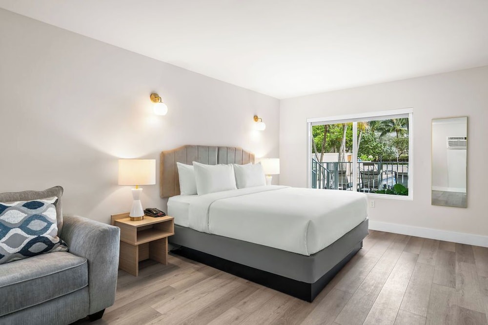 The Garden Hotel & Resort — Hotel rooms in Fort Lauderdale, Florida