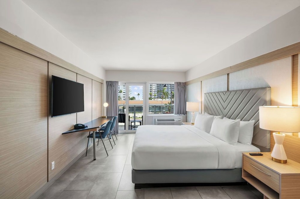 The Garden Hotel & Resort — Hotel rooms in Fort Lauderdale, Florida