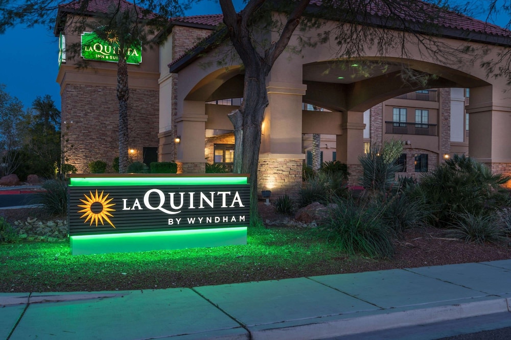 La Quinta Inn & Suites by Wyndham Las Vegas Airport South — Hotel building in Las Vegas, Nevada