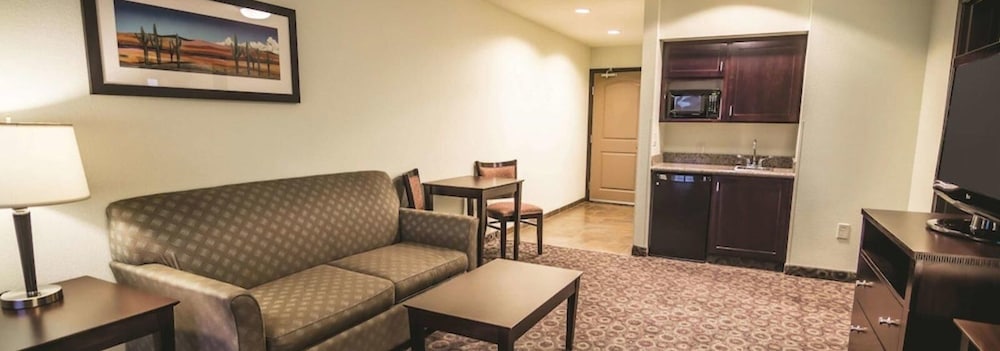 La Quinta Inn & Suites by Wyndham Las Vegas Airport South — Hotel rooms in Las Vegas, Nevada