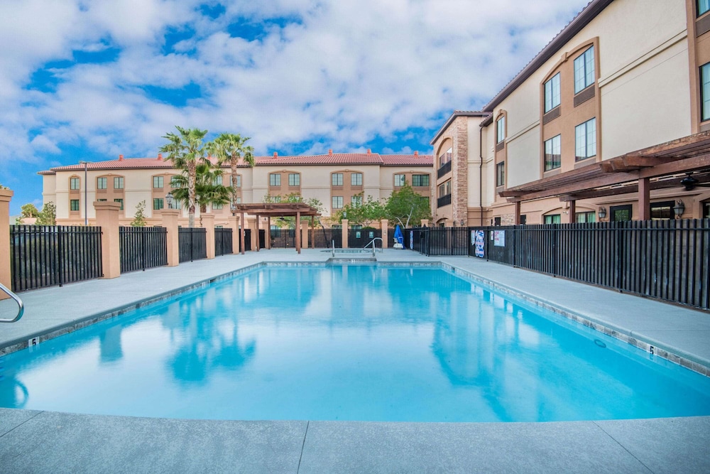 La Quinta Inn & Suites by Wyndham Las Vegas Airport South — Main photo in Las Vegas, Nevada