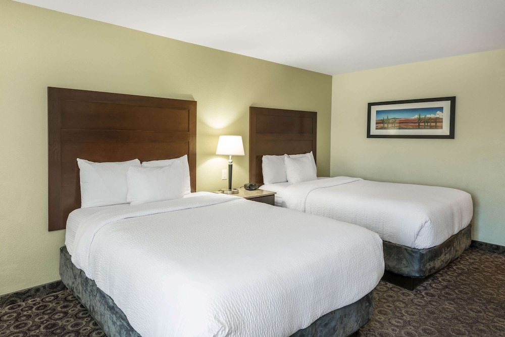 La Quinta Inn & Suites by Wyndham Las Vegas Airport South — Hotel rooms in Las Vegas, Nevada