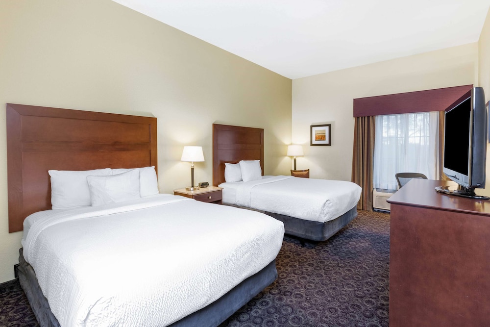 La Quinta Inn & Suites by Wyndham Las Vegas Airport South — Hotel rooms in Las Vegas, Nevada