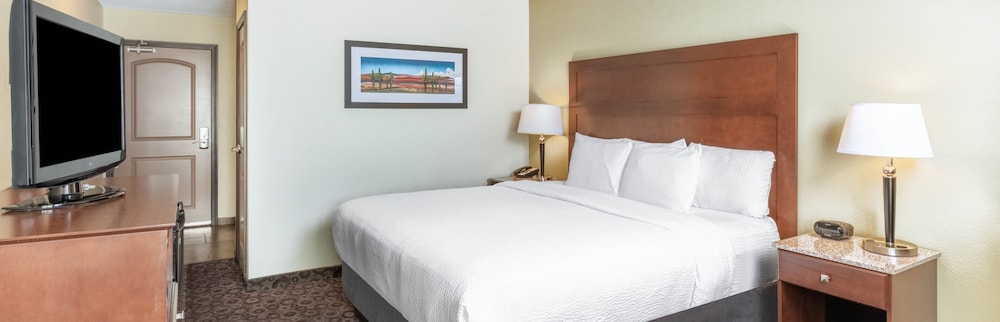 La Quinta Inn & Suites by Wyndham Las Vegas Airport South — Hotel rooms in Las Vegas, Nevada