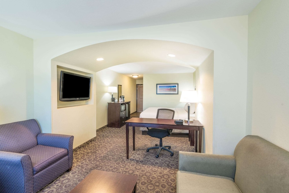 La Quinta Inn & Suites by Wyndham Las Vegas Airport South — Hotel rooms in Las Vegas, Nevada