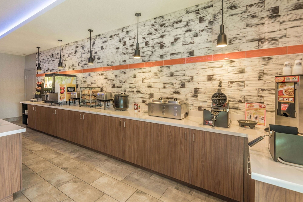 La Quinta Inn & Suites by Wyndham Las Vegas Airport South — Restaurant & bars in Las Vegas, Nevada