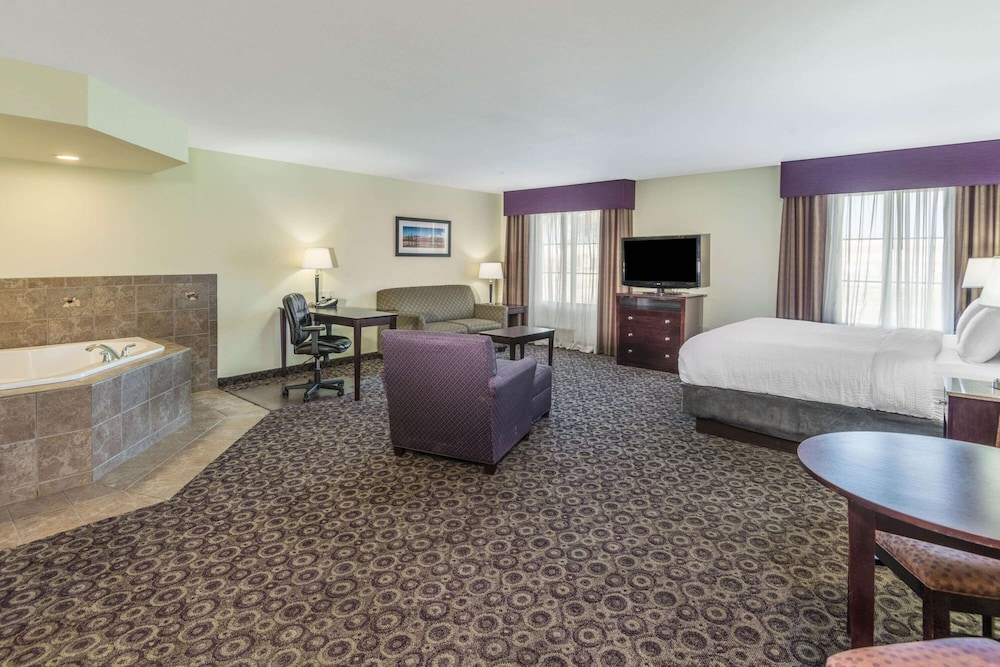 La Quinta Inn & Suites by Wyndham Las Vegas Airport South — Hotel rooms in Las Vegas, Nevada
