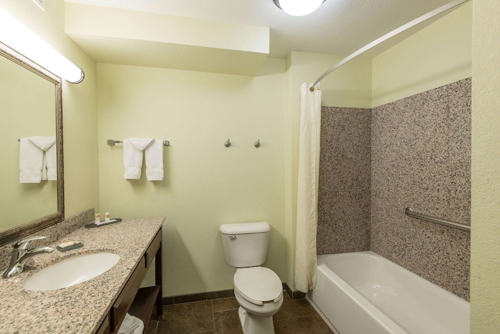 La Quinta Inn & Suites by Wyndham Las Vegas Airport South — Hotel rooms in Las Vegas, Nevada