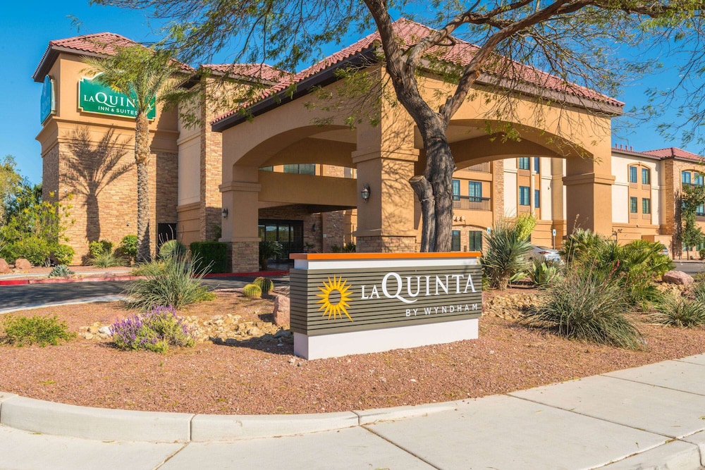 La Quinta Inn & Suites by Wyndham Las Vegas Airport South — Hotel building in Las Vegas, Nevada