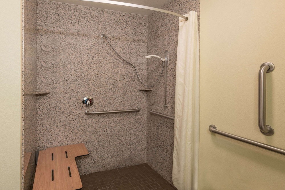 La Quinta Inn & Suites by Wyndham Las Vegas Airport South — Hotel rooms in Las Vegas, Nevada