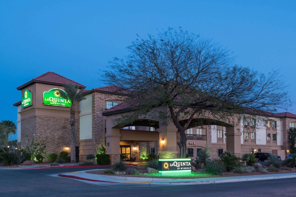 La Quinta Inn & Suites by Wyndham Las Vegas Airport South — Hotel building in Las Vegas, Nevada