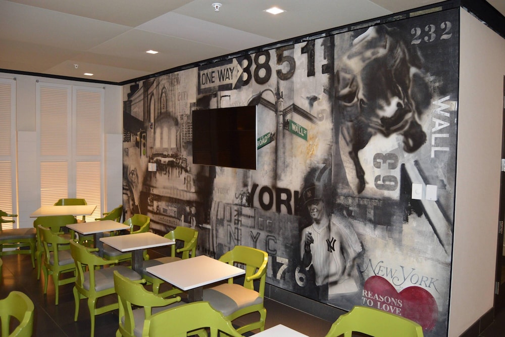 Residence Inn Marriott New York Downtown Manhattan/WTC Area — Restaurant & bars in New York City, New York State
